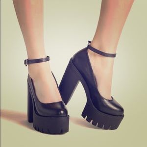 High heel platform shoes